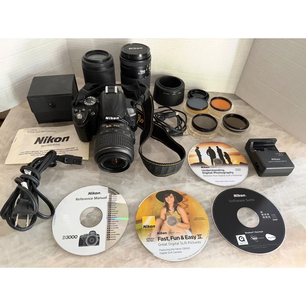 Nikon D3000 DSLR Camera‎ Bundle 3 Lenses 18-55mm 55-200mm 70-300mm